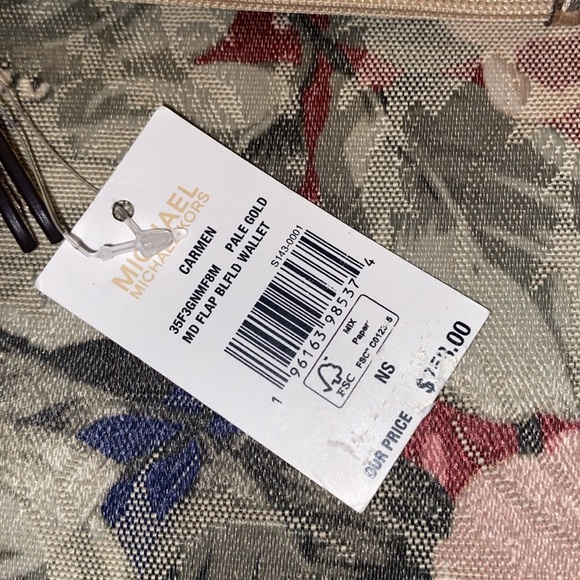 MICHAEL KORS CARMEN BILLFOLD WALLET NWT in BOX PALE GOLD - Picture 5 of 6